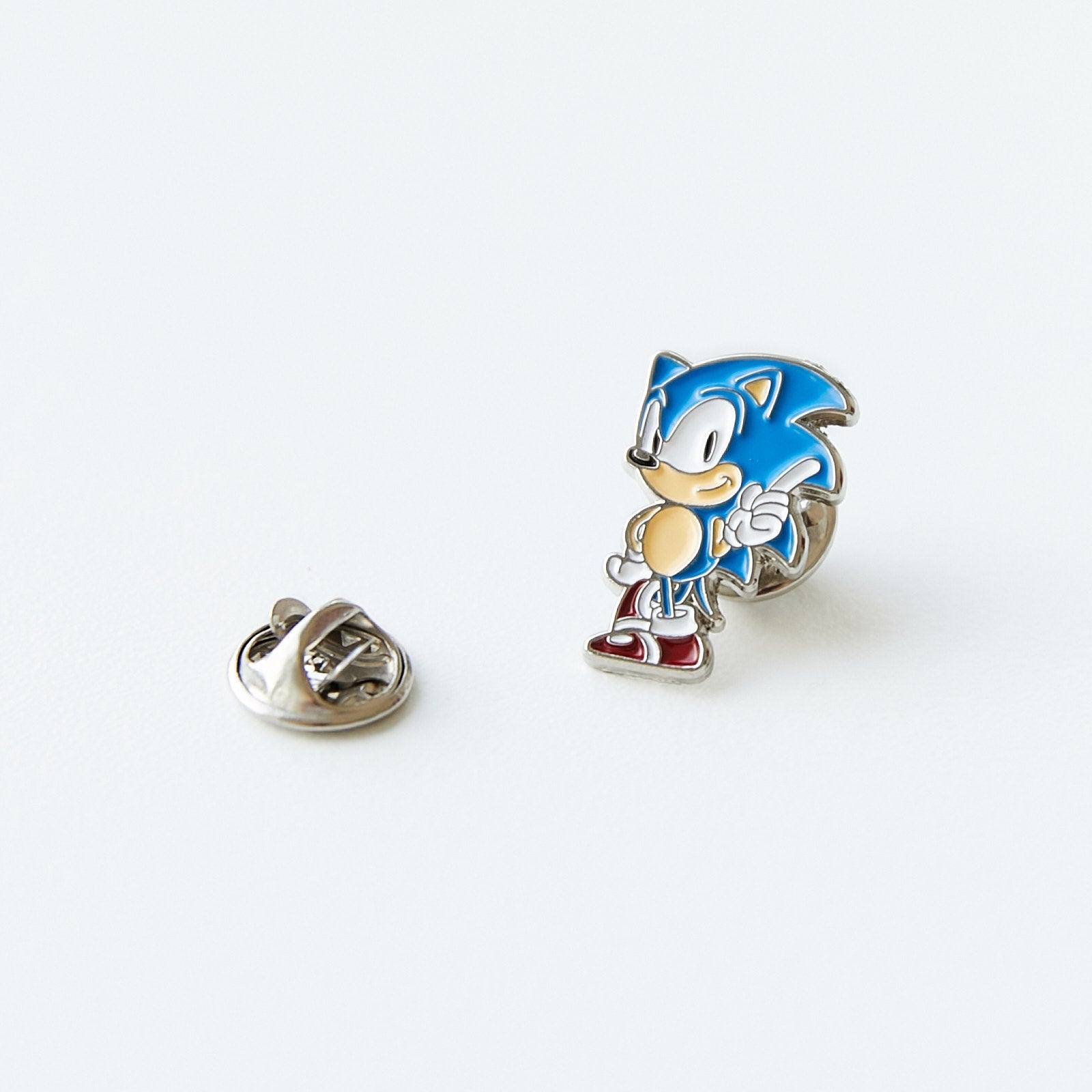 Sonic The Hedgehog Suit Pin Retro Gaming Accessory Handcrafted Geeky Gift for Fans Unique Video Game Jewelry Perfect for Sonic Lovers