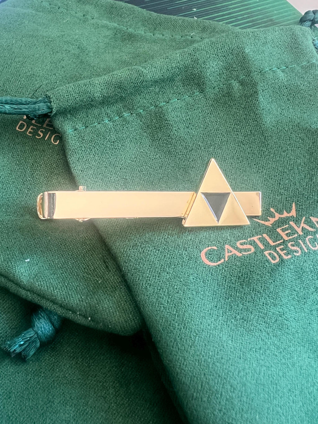 Legend of Zelda Triforce Tie Clip 18k Gold Plated Gaming Accessory Zelda-Inspired Jewelry Unique Gift for Gamers Elegant Tie Bar
