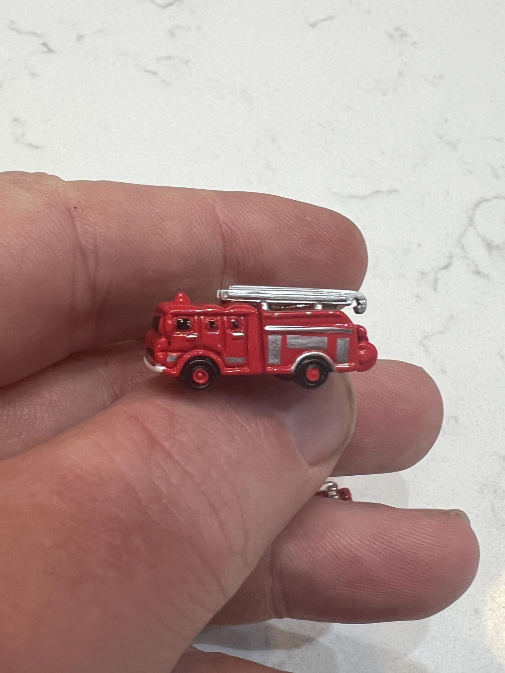 Fireman fire truck cufflinks, a bold tribute to heroes. Durable, detailed, and perfect for firefighters, collectors, or unique gift ideas.