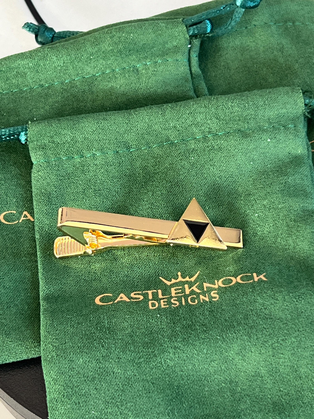 Legend of Zelda Triforce Tie Clip 18k Gold Plated Gaming Accessory Zelda-Inspired Jewelry Unique Gift for Gamers Elegant Tie Bar