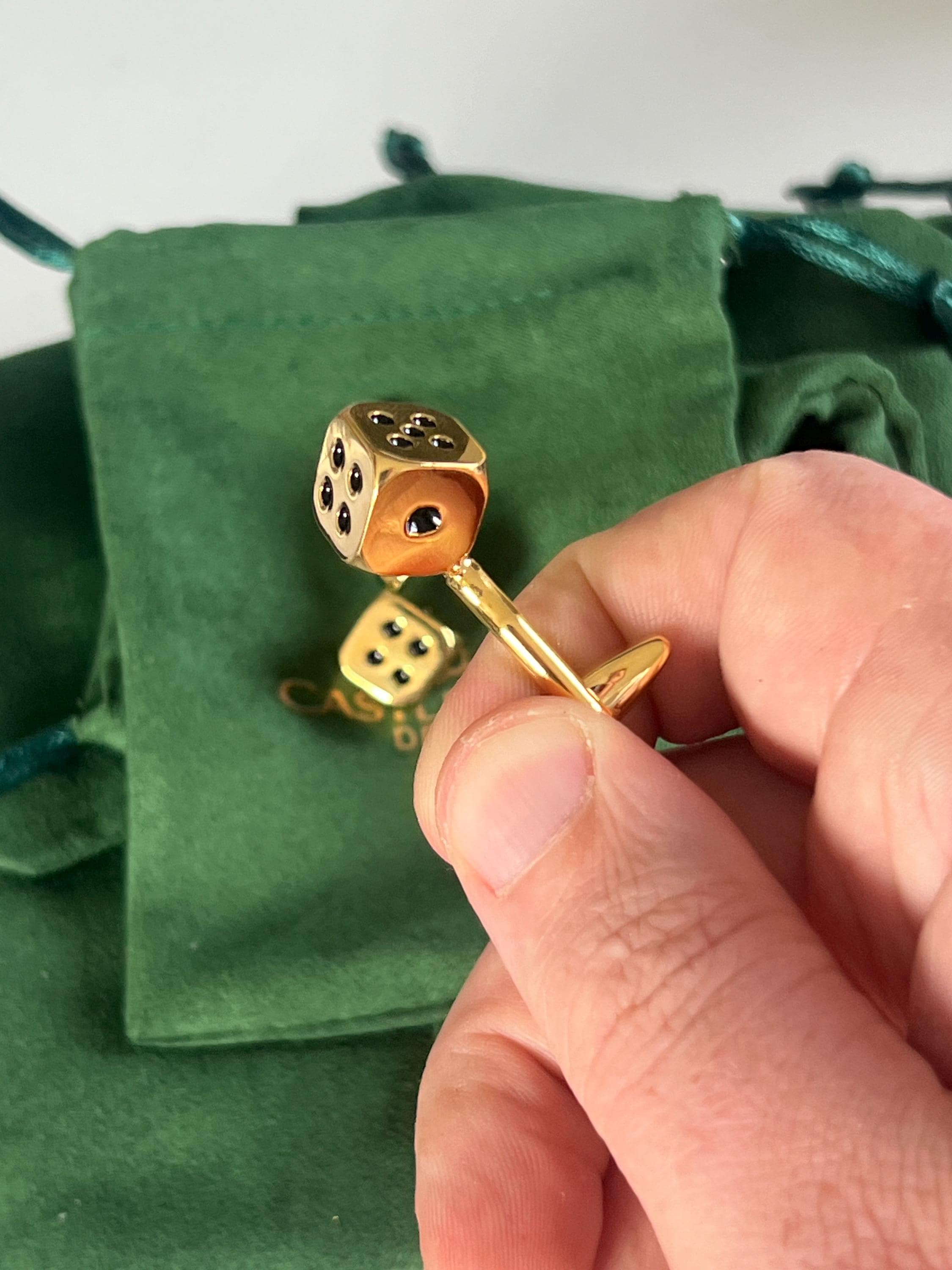 Gold Dice Cufflinks for Men Stylish Casino-Themed Accessories Perfect Gift for Gamblers or Game Enthusiasts Ideal for Weddings Events