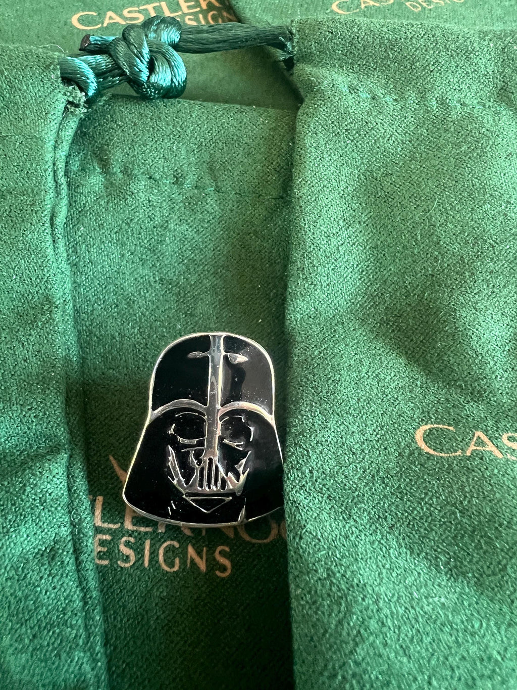 Darth Vader Star Wars Suit Pin Sci-Fi Accessory Star Wars Fan Jewelry Vader-Inspired Lapel Pin Unique Men's Suit Decoration Gift for Fans