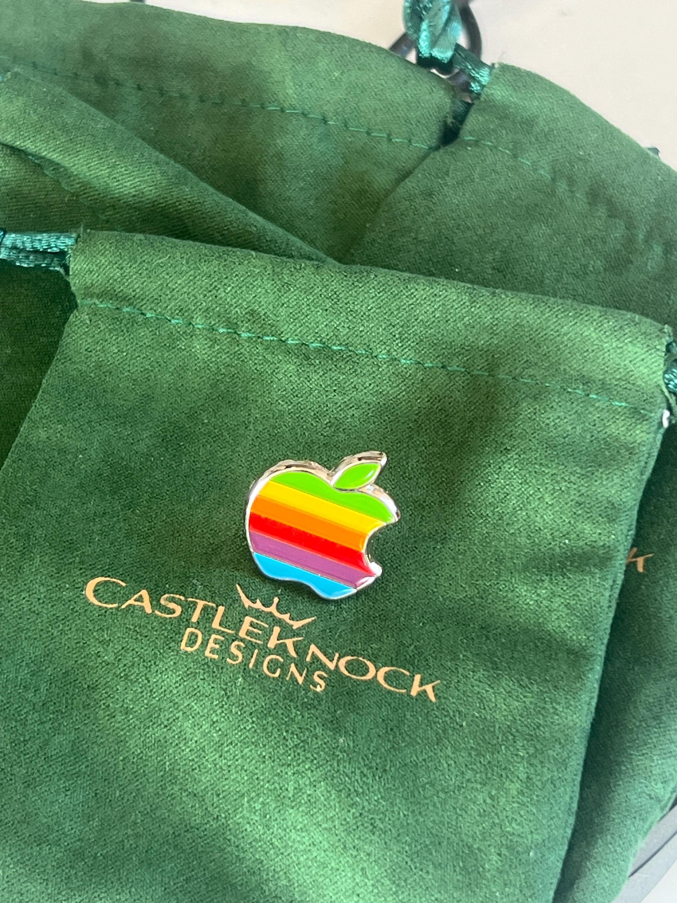 Apple Macintosh Suit Pin Vintage Tech Accessory Handcrafted Unique Gift for Tech Enthusiasts Retro Computer Brooch Ideal for Formal Wear