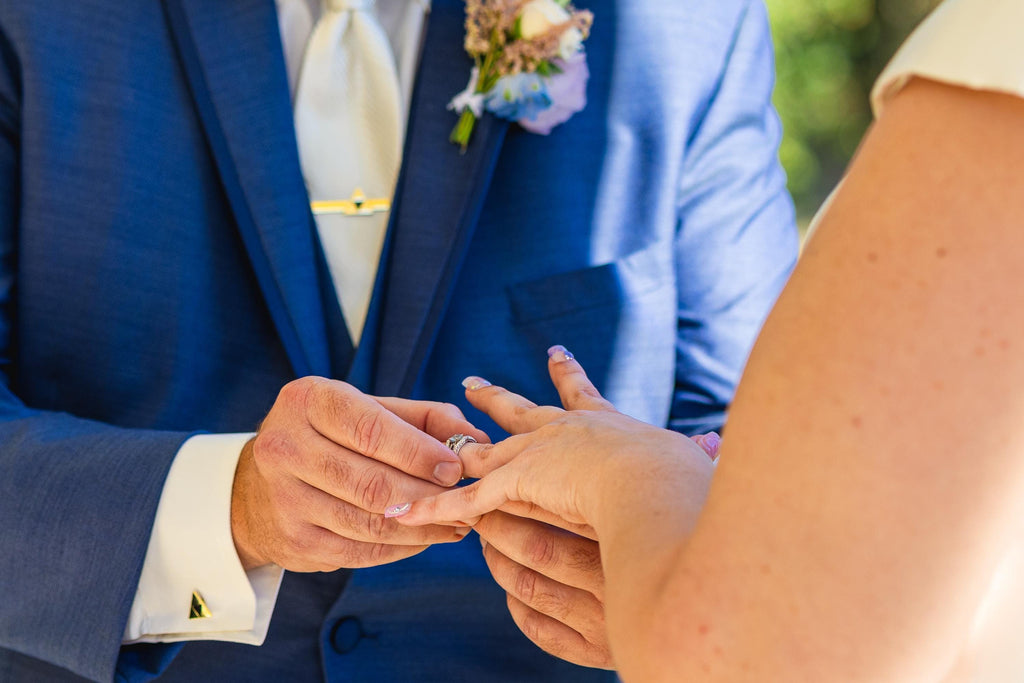 18k Gold Plated Triforce Cufflinks Unique Zelda Gamer Jewelry Perfect Gift for Fans and Collectors Elegant Accessory for Weddings and Events