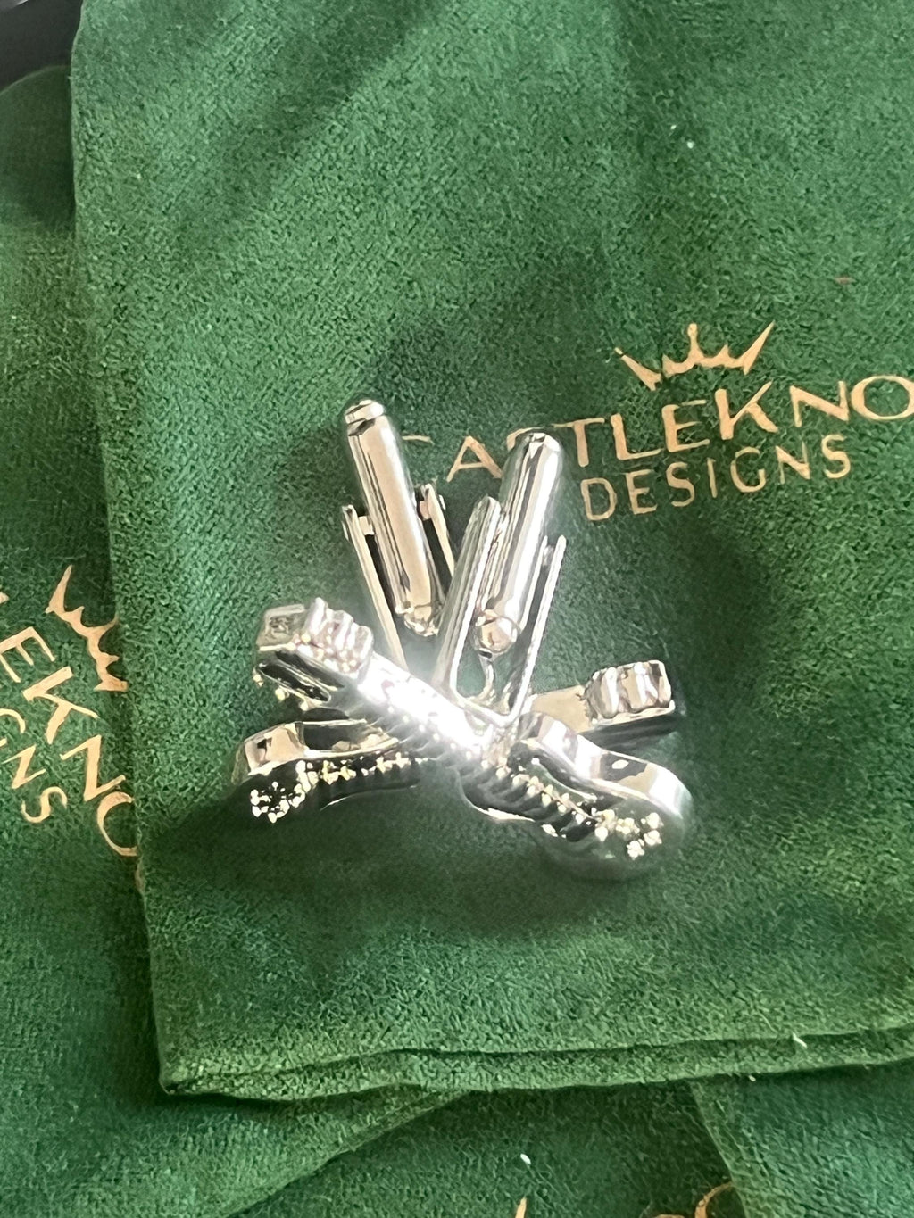 Electric Silver Guitar Cufflinks for Men Unique Music-Themed Accessories Perfect Gift for Guitarists Musicians or Rock Enthusiasts Ideal