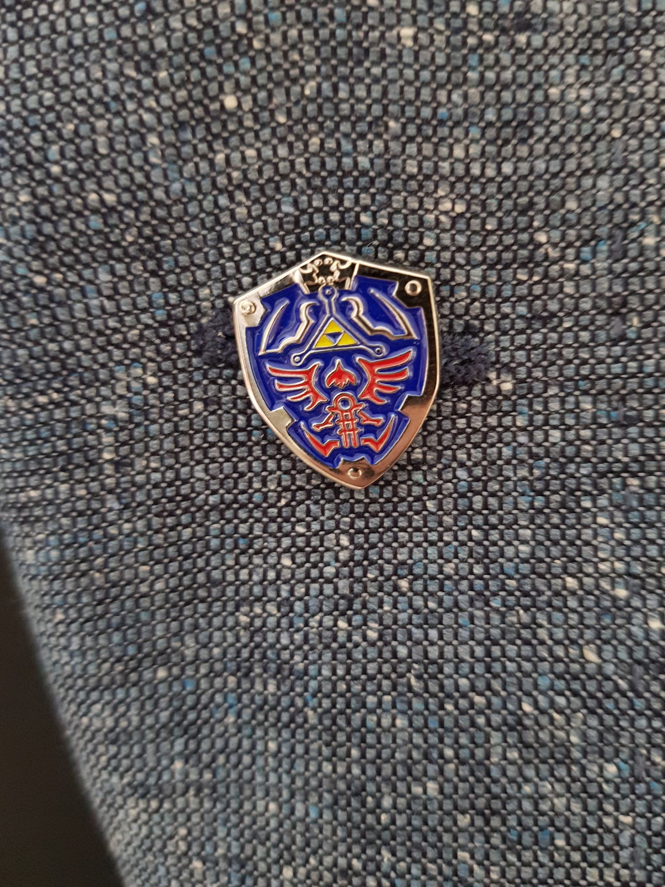 Zelda Hylian Shield Suit Pin Lapel Pin Gaming Accessory Zelda-Inspired Jewelry Unique Gift for Gamers Stylish Hylian Shield Design