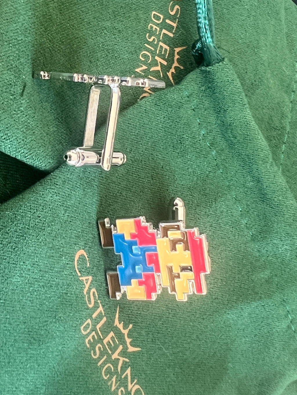 Mario 8-Bit Design Cufflinks Retro Gaming Accessory Video Game Fan Jewelry Mario-Inspired Cufflinks Unique Gift for Gamers Stylish Accessory