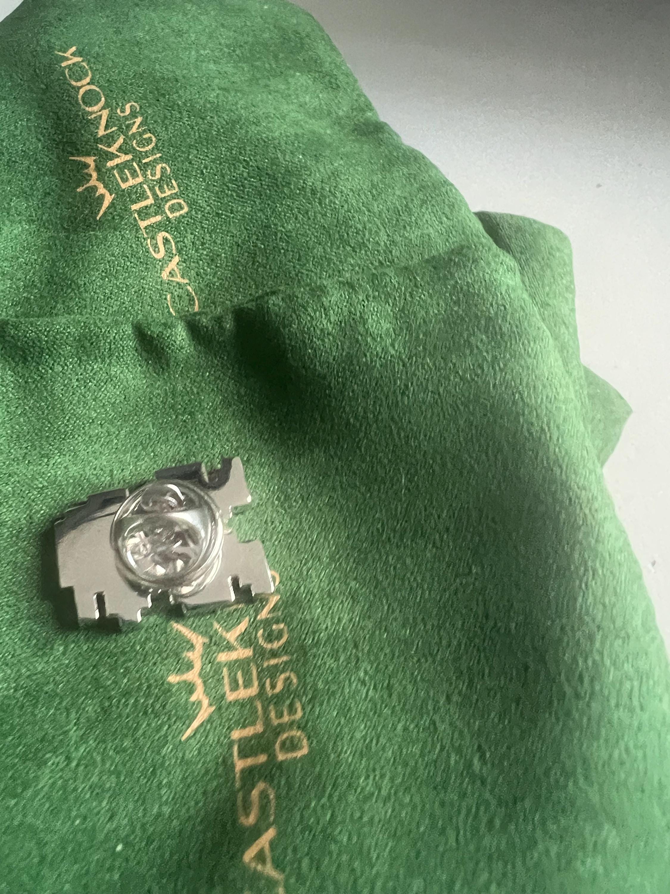 Mario 8 Bit Design Suit Pin Lapel Retro Gaming Accessory Video Game Fan Jewelry Mario Inspired Gift Unique Gamer Suit Decoration for Fans