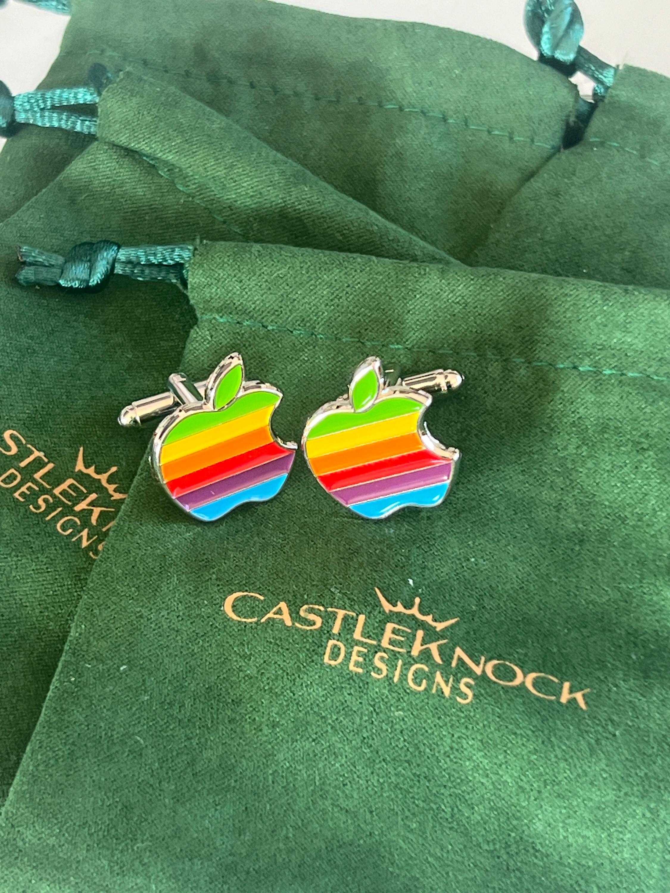 Vintage Apple Macintosh Cuffs Tieclip Pin Set Tech Classic Computer-Themed Jewelry Unique Gift for Apple Fans Geeky Men's Cufflinks
