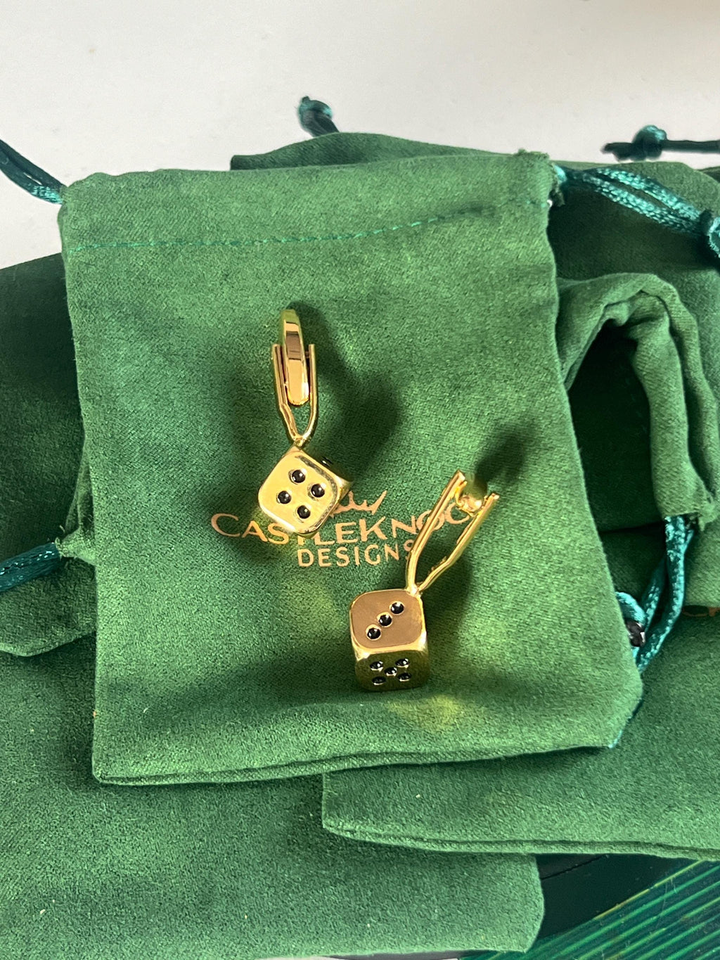 Gold Dice Cufflinks for Men Stylish Casino-Themed Accessories Perfect Gift for Gamblers or Game Enthusiasts Ideal for Weddings Events