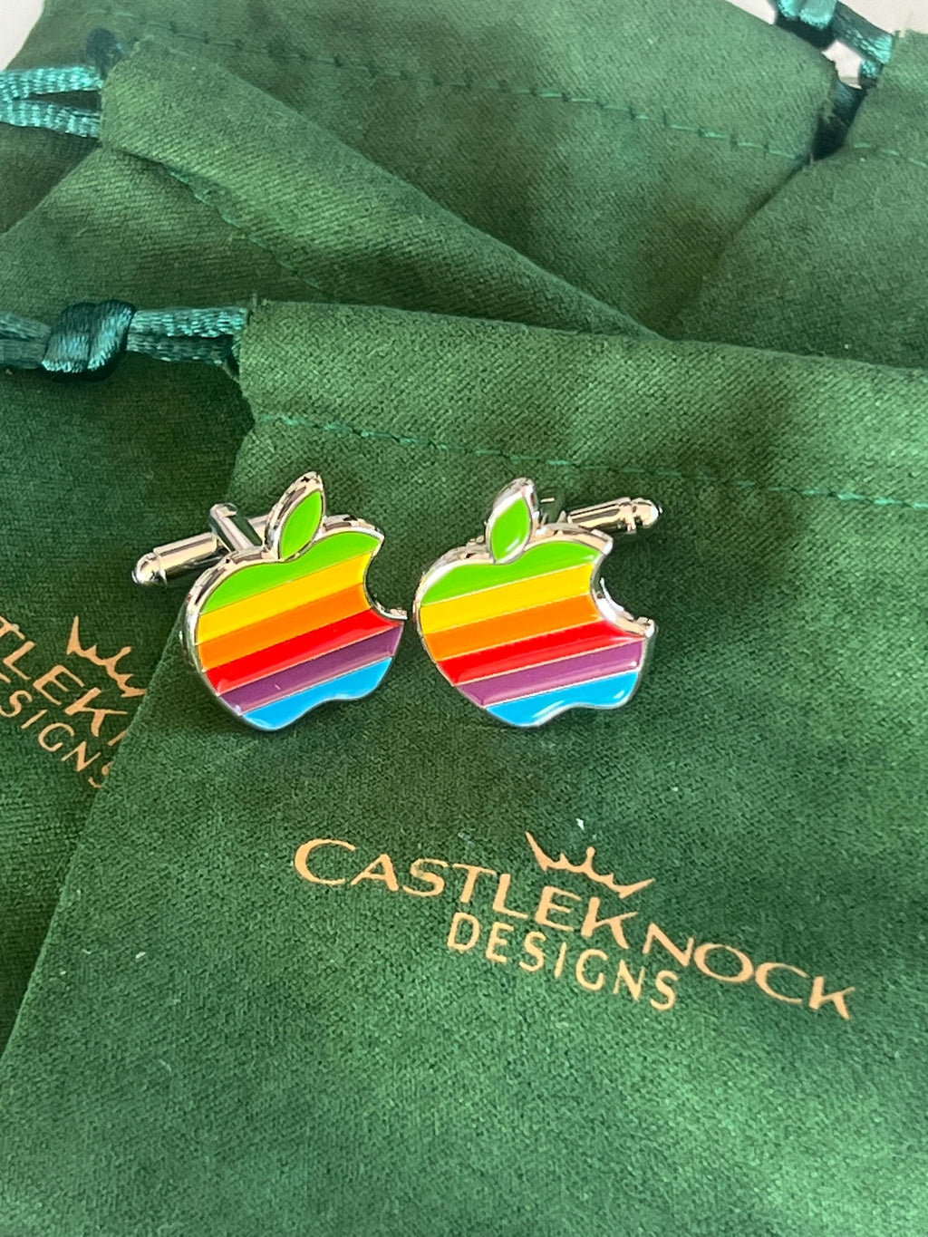 Vintage Apple Macintosh Cuffs Tieclip Pin Set Tech Classic Computer-Themed Jewelry Unique Gift for Apple Fans Geeky Men's Cufflinks