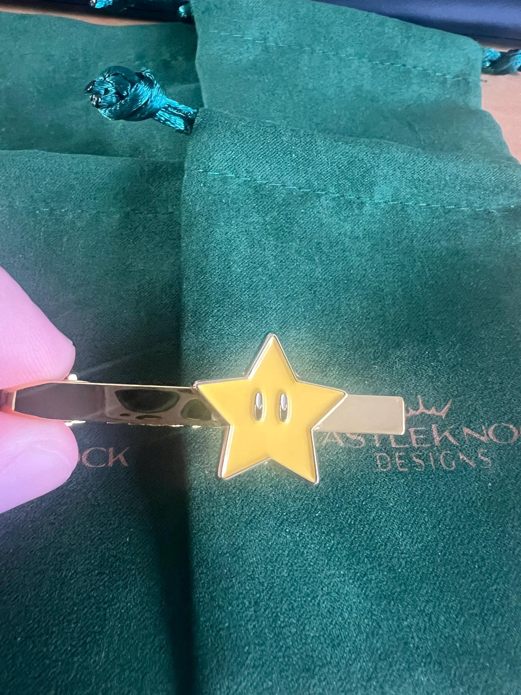 Super Star Tie Clip Retro Gaming Accessories Handcrafted Unique Gift for Gamers Geeky Wedding Jewelry Perfect for Mario Fans and Collectors