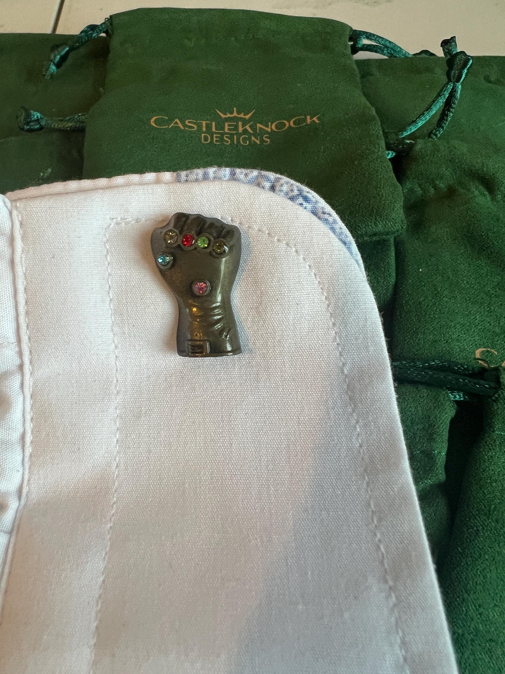 Thanos Infinity Gauntlet Cufflinks Marvel Comics Accessory Superhero-Themed Jewelry Unique Gift for Fans Stylish Men's Cufflinks