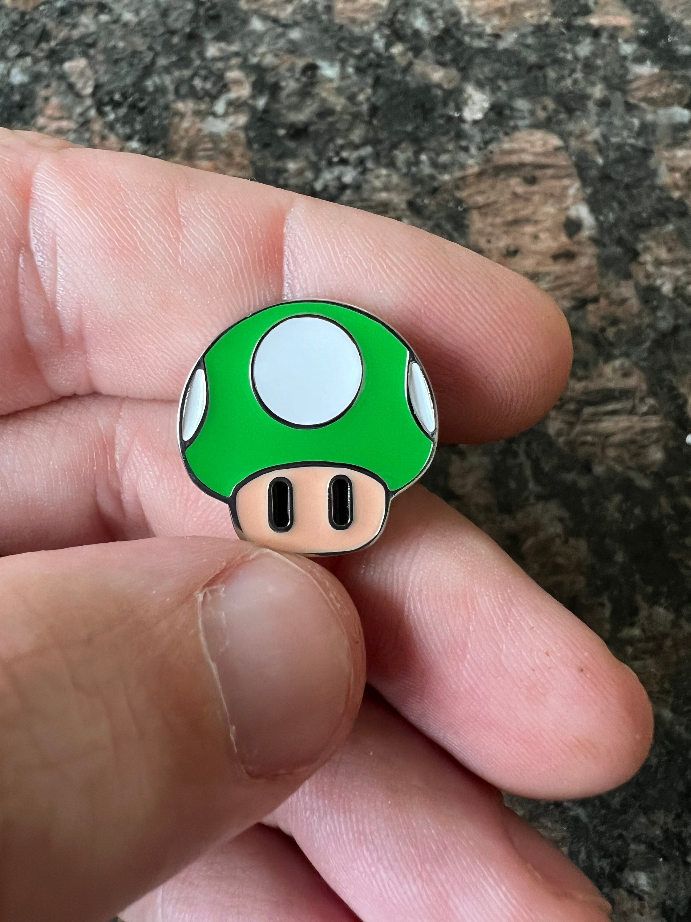Mushroom Mario 1UP Suit Pin Lapel Retro Gaming Accessory Video Game Fan Jewelry Super Mario-Inspired Design Unique Suit Decoration