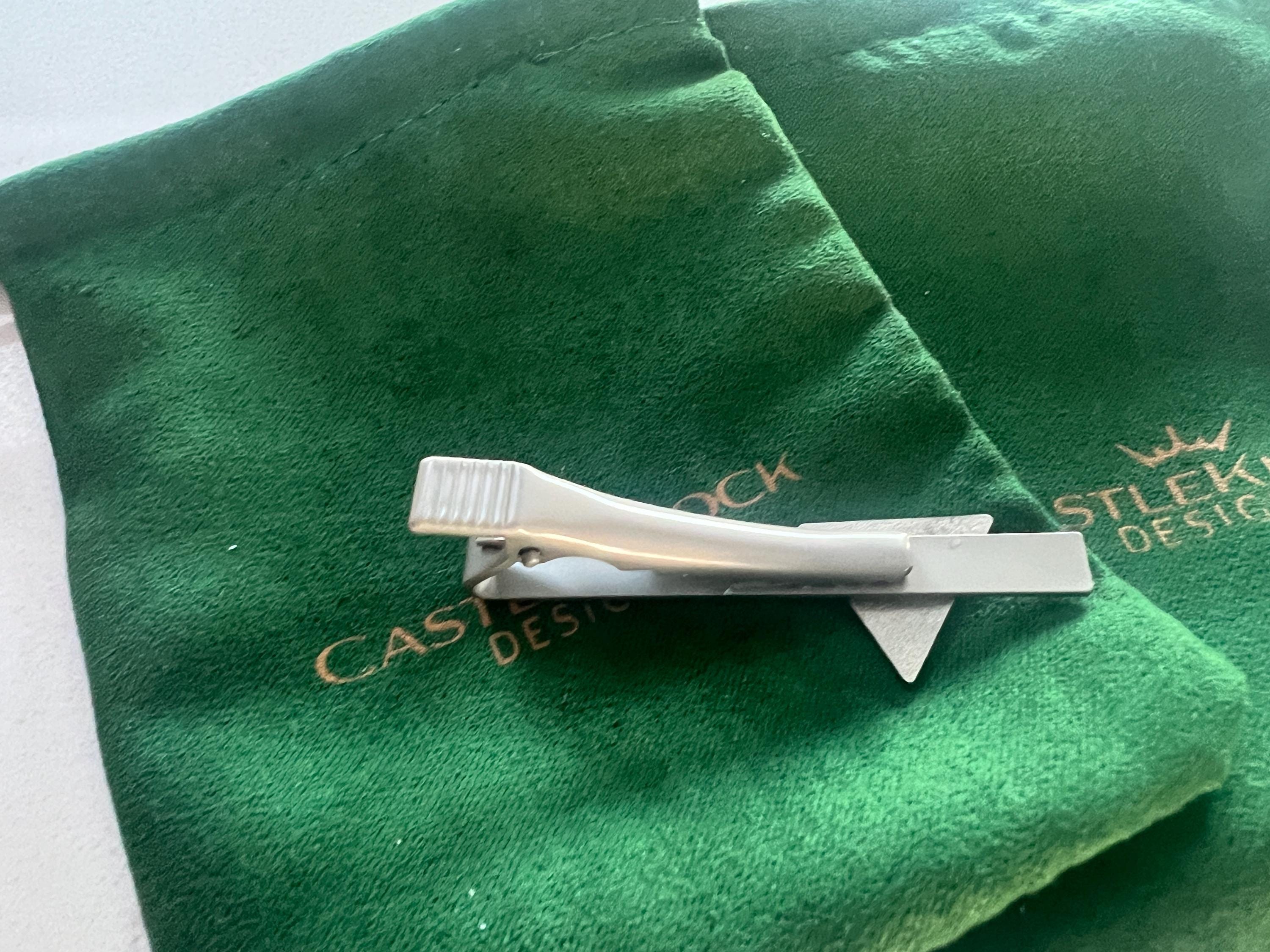 Legend of Zelda Triforce Tie Clip Silver Plated Gaming Accessory Zelda-Inspired Jewelry Unique Gift for Gamers Elegant Tie Bar