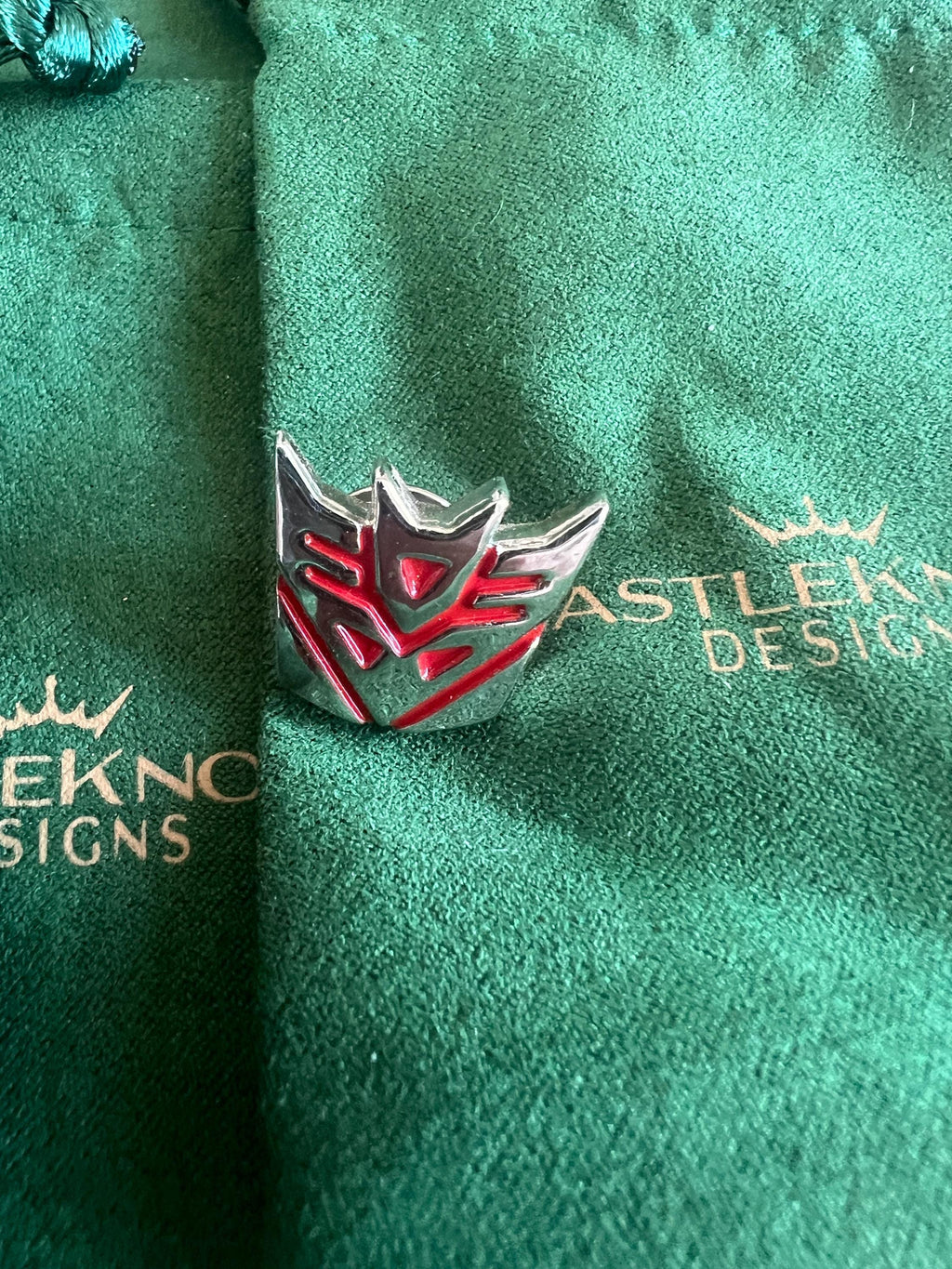 Transformers Decepticons Suit Pin Unique Decepticon Lapel Pin for Fans Sci-Fi Inspired Gift Stylish Accessory for Transformers Lovers