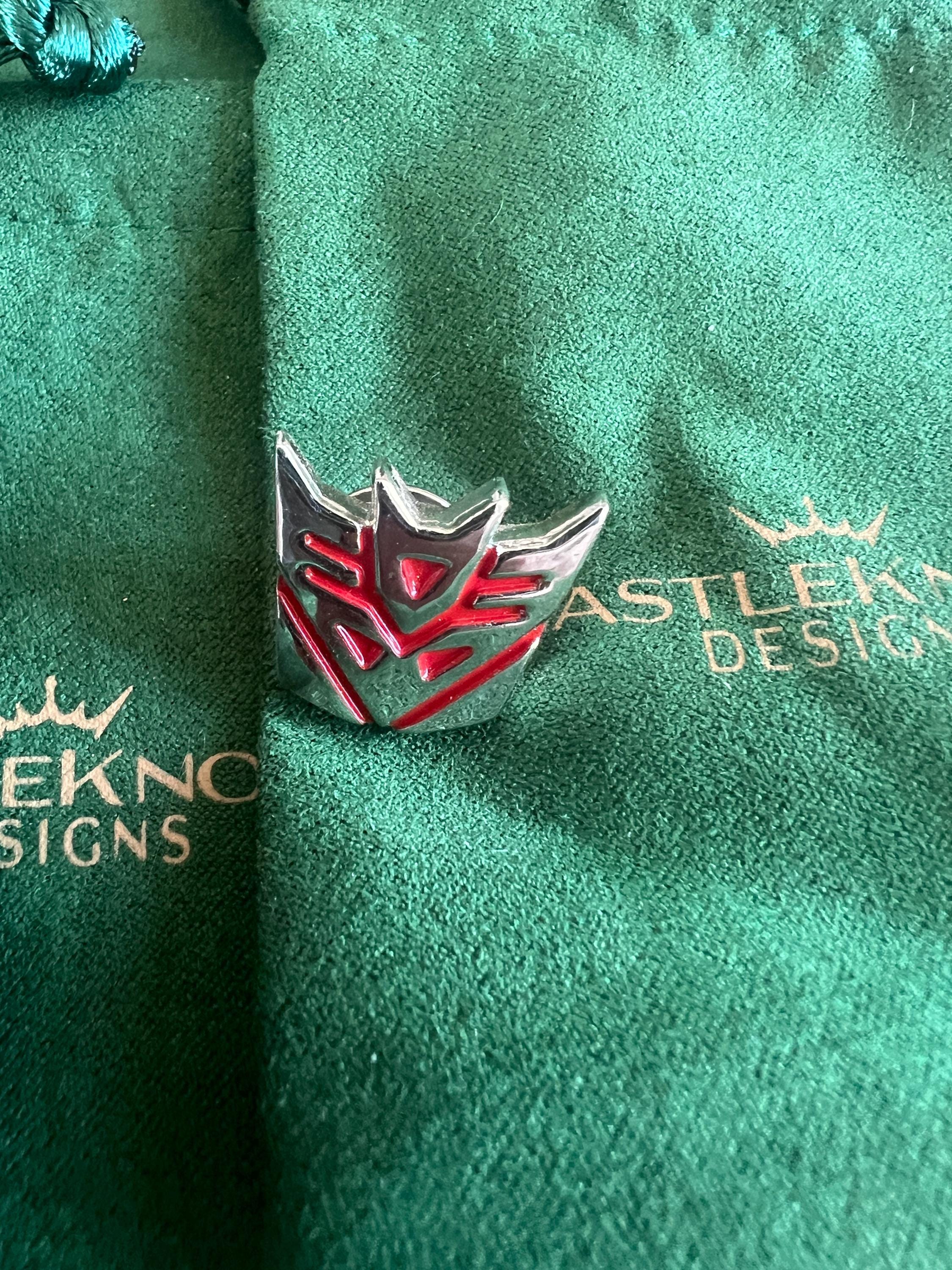 Transformers Decepticons Suit Pin Unique Decepticon Lapel Pin for Fans Sci-Fi Inspired Gift Stylish Accessory for Transformers Lovers