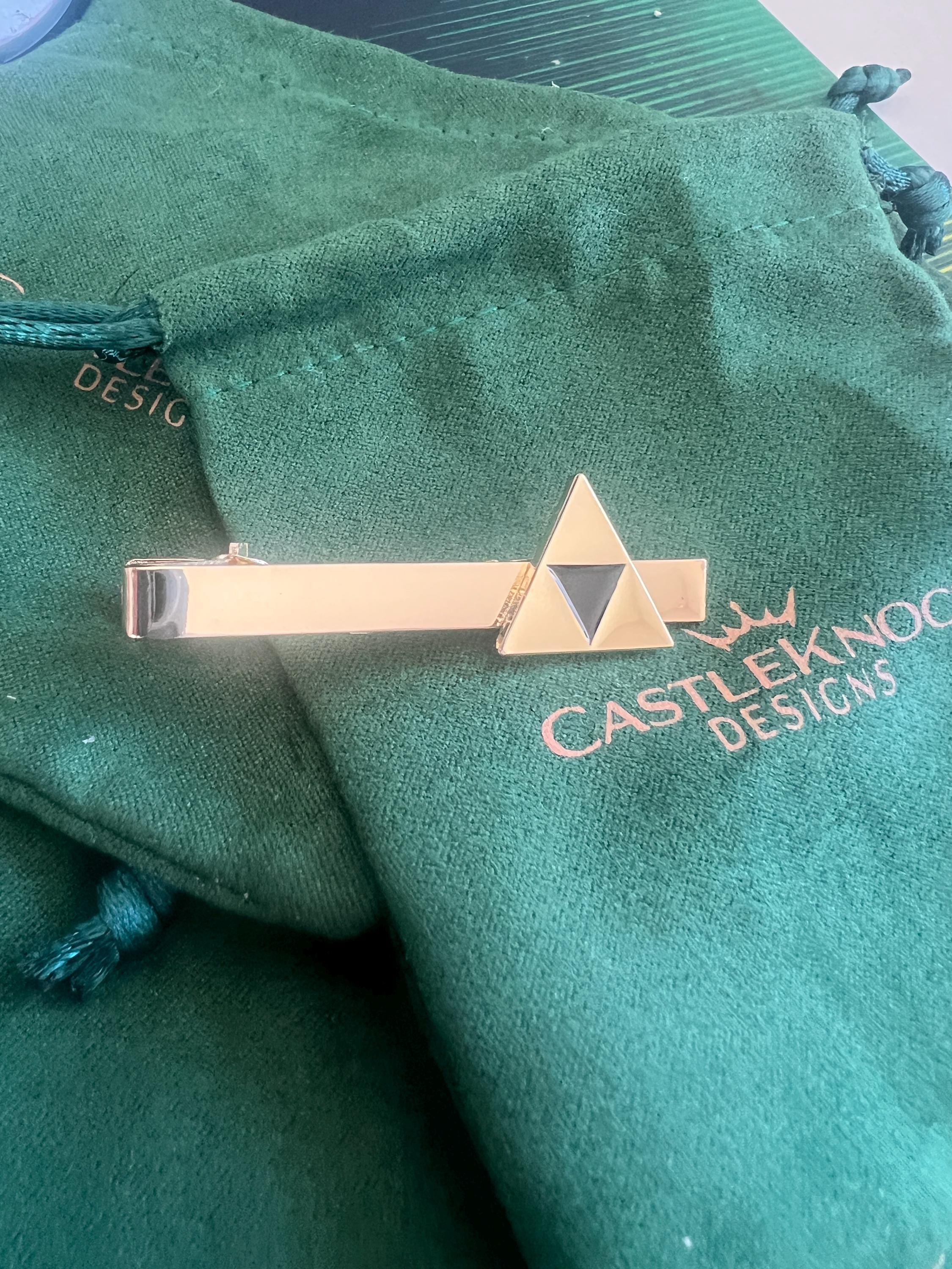 Legend of Zelda Triforce Tie Clip 18k Gold Plated Gaming Accessory Zelda-Inspired Jewelry Unique Gift for Gamers Elegant Tie Bar
