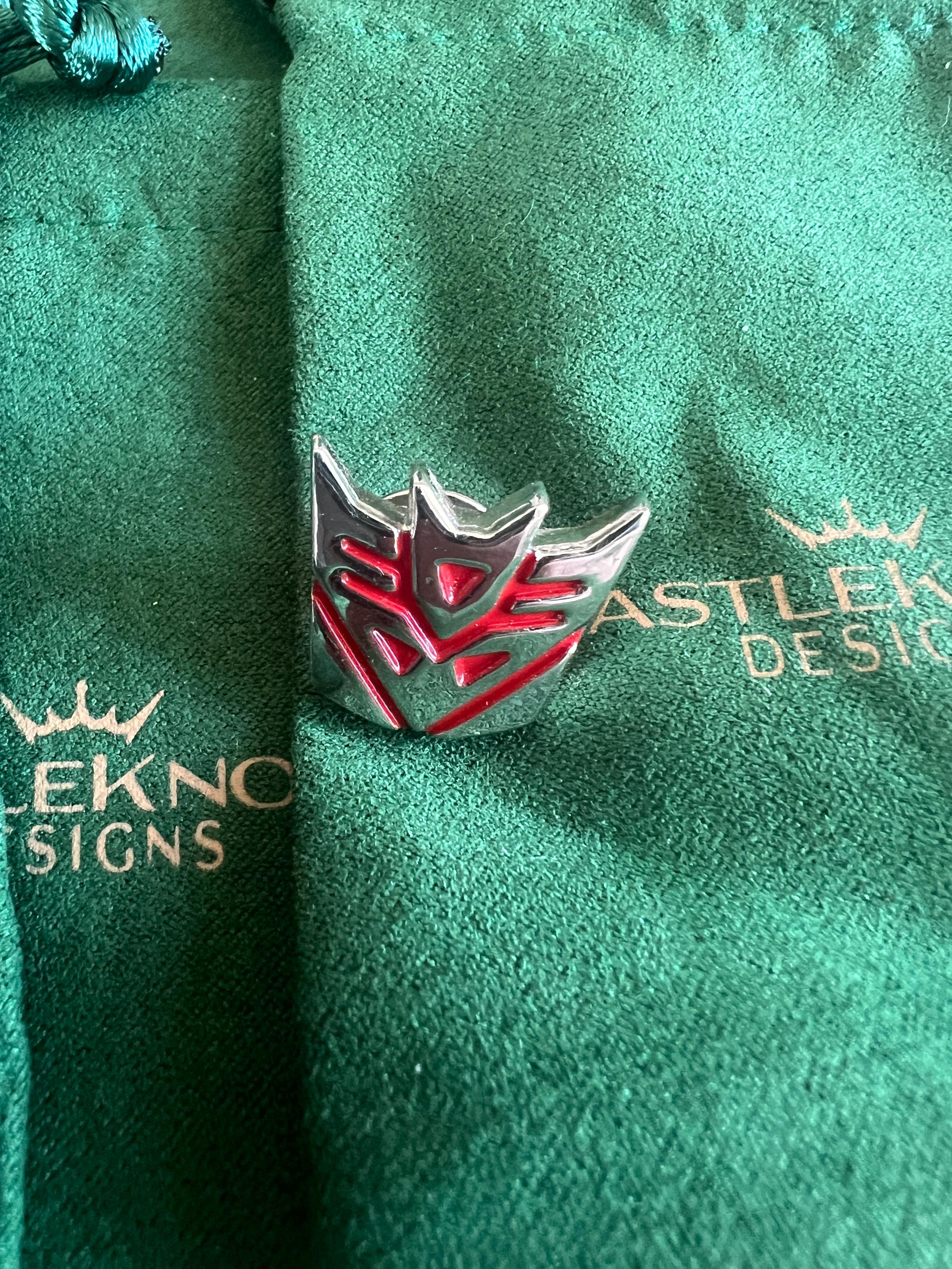 Transformers Decepticons Suit Pin Unique Decepticon Lapel Pin for Fans Sci-Fi Inspired Gift Stylish Accessory for Transformers Lovers