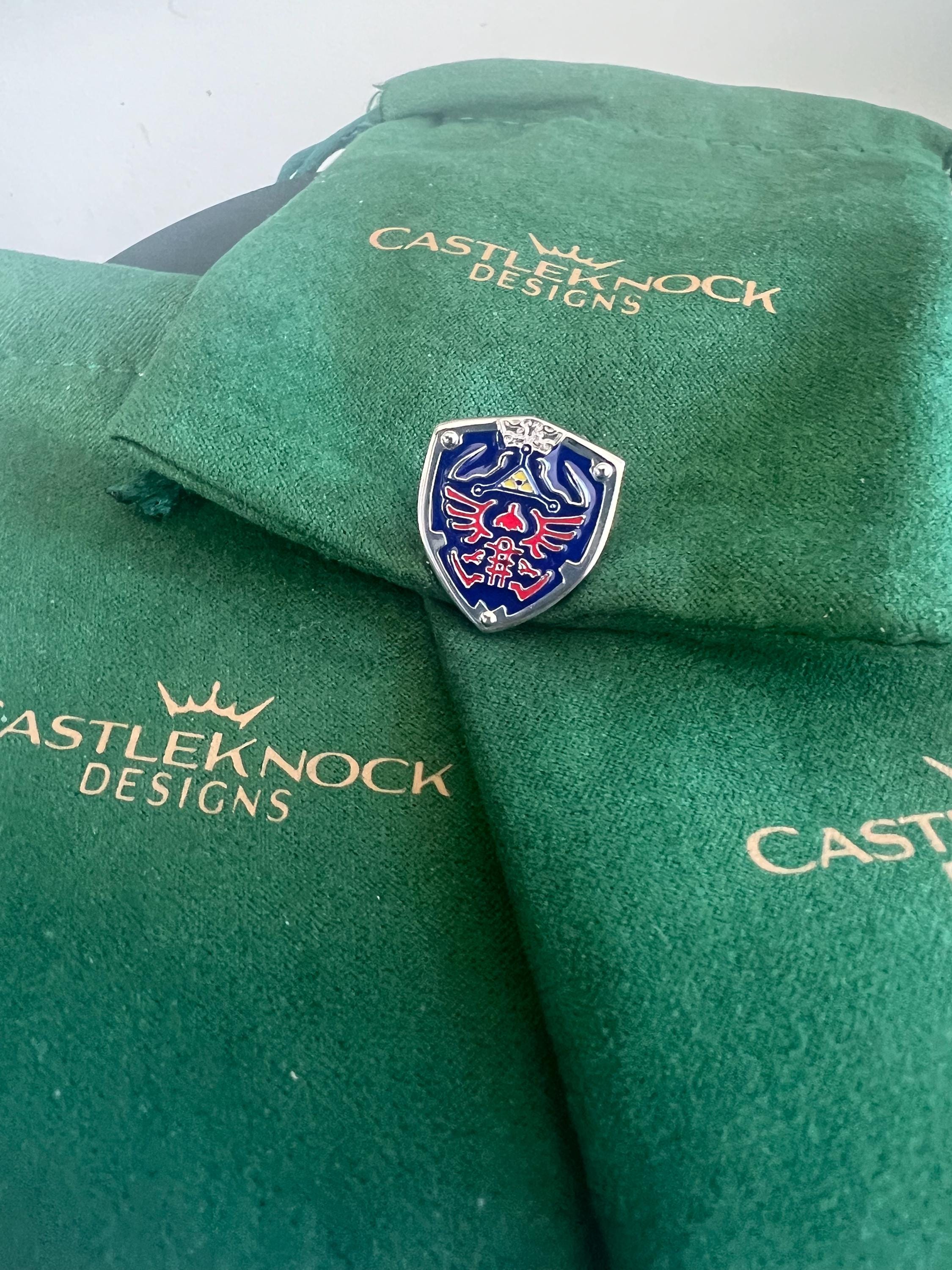 Zelda Hylian Shield Suit Pin Lapel Pin Gaming Accessory Zelda-Inspired Jewelry Unique Gift for Gamers Stylish Hylian Shield Design