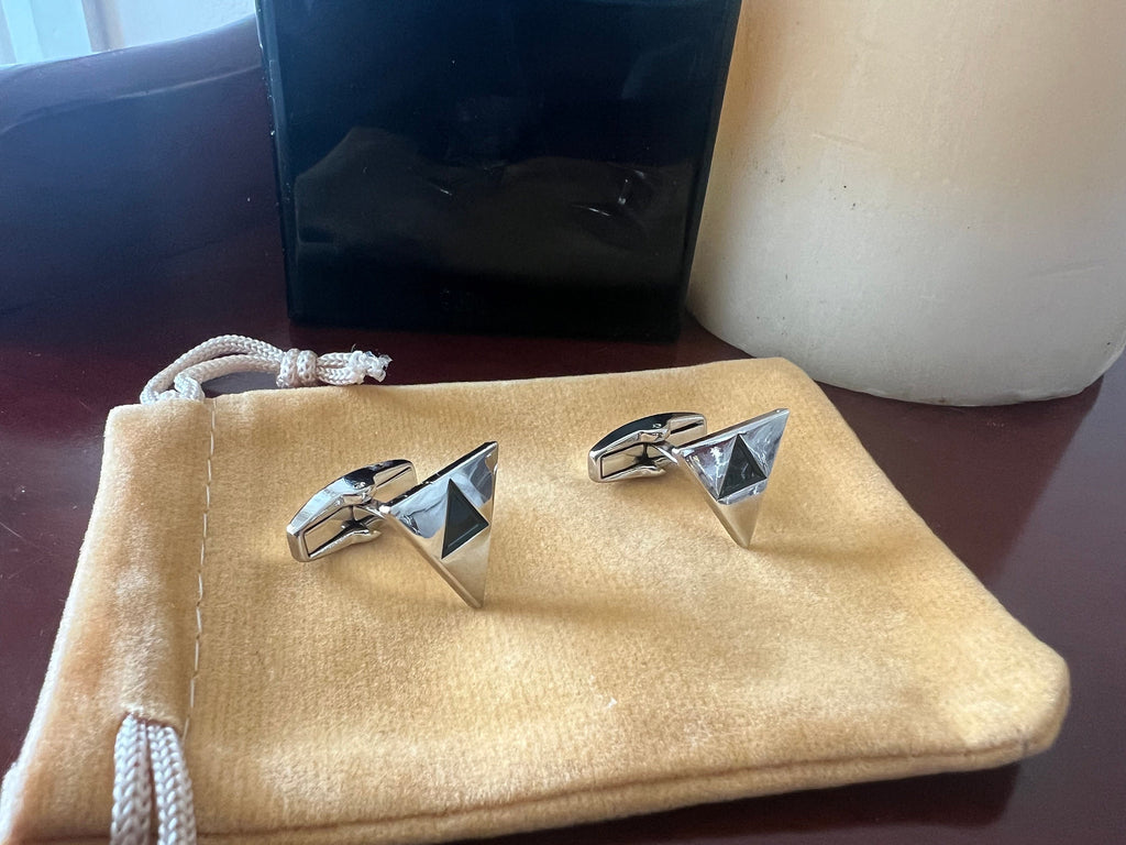Legend of Zelda Triforce Cufflinks Silver Plated Stylish Accessory for Fans Ideal Gift Gamers and Collectors Perfect for Special Occasions