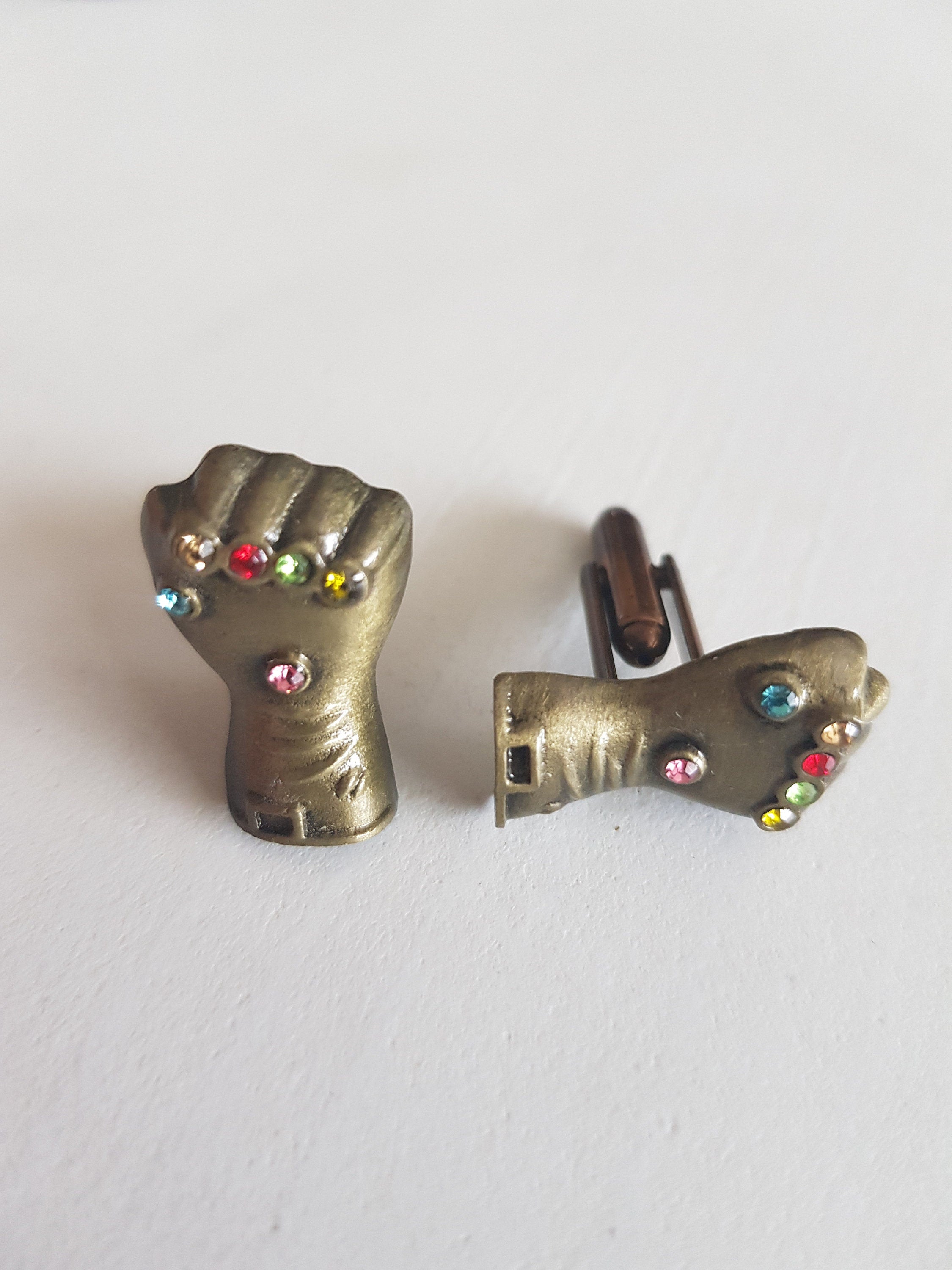 Thanos Infinity Gauntlet Cufflinks Marvel Comics Accessory Superhero-Themed Jewelry Unique Gift for Fans Stylish Men's Cufflinks