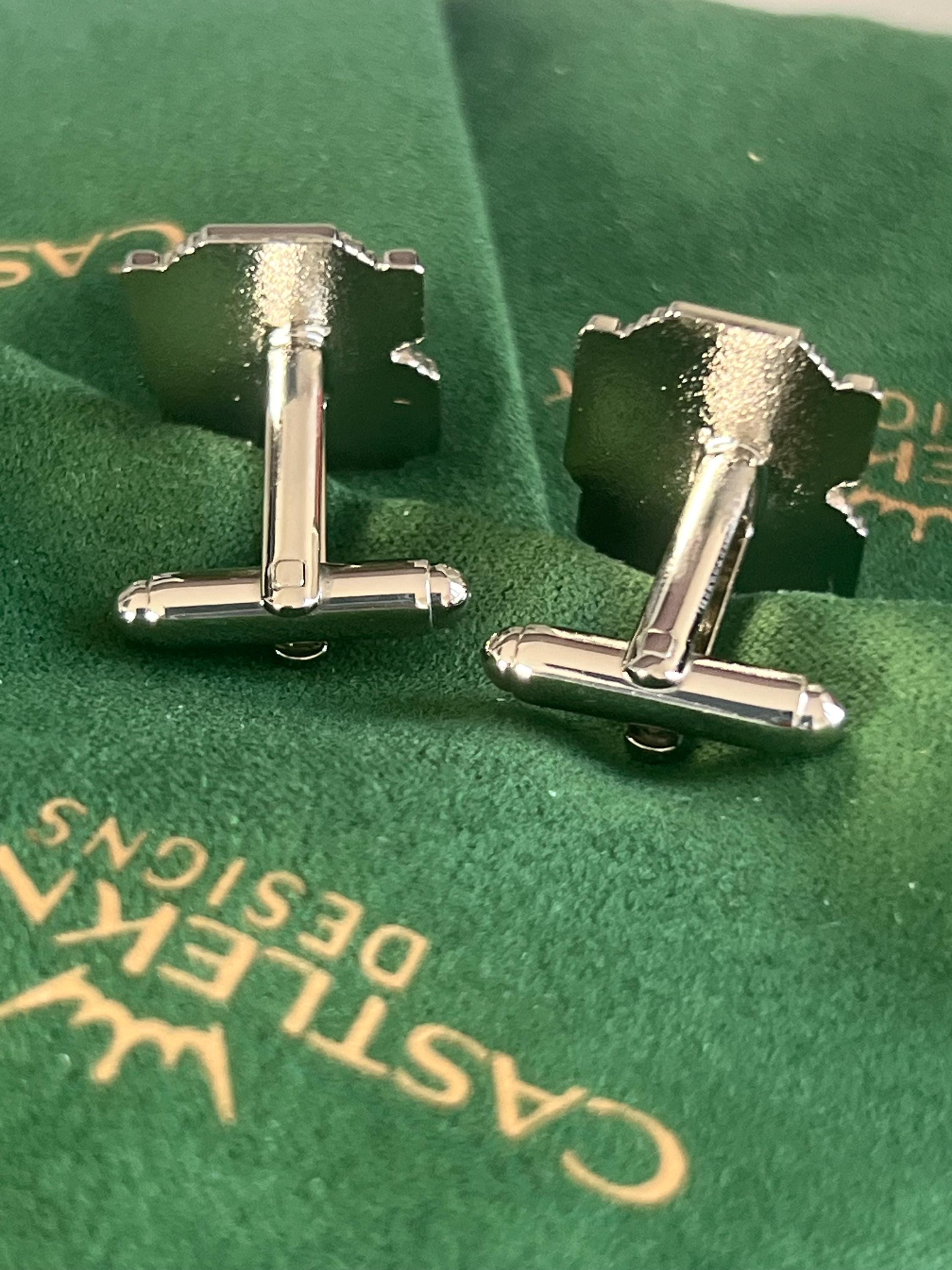 Legend of Zelda 8-Bit Cufflinks Retro Gaming Accessory Video Game Fan Jewelry Zelda-Inspired Design Unique Men's Cufflinks Gift for Gamers