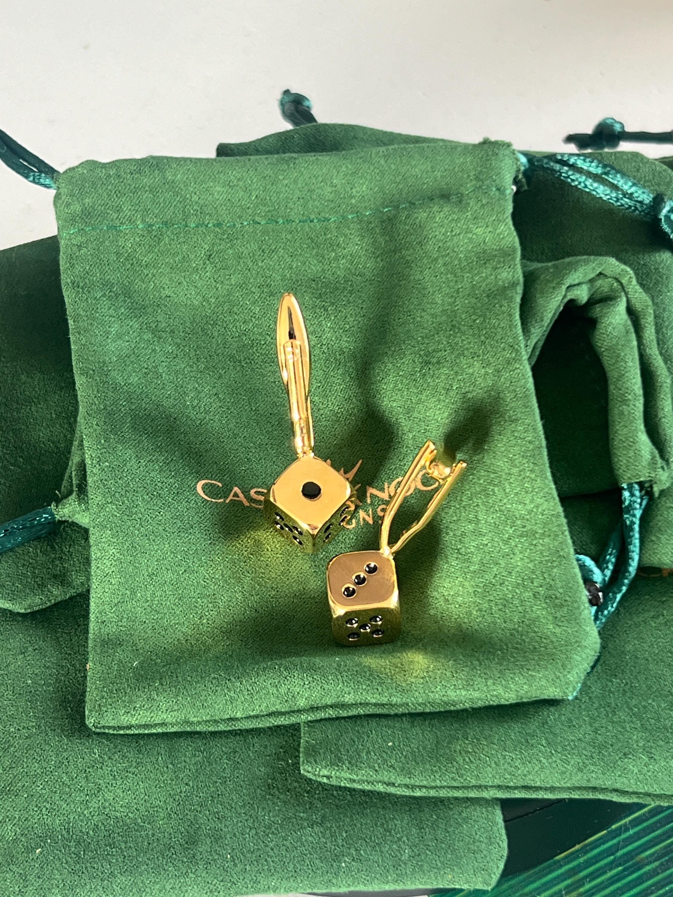 Gold Dice Cufflinks for Men Stylish Casino-Themed Accessories Perfect Gift for Gamblers or Game Enthusiasts Ideal for Weddings Events