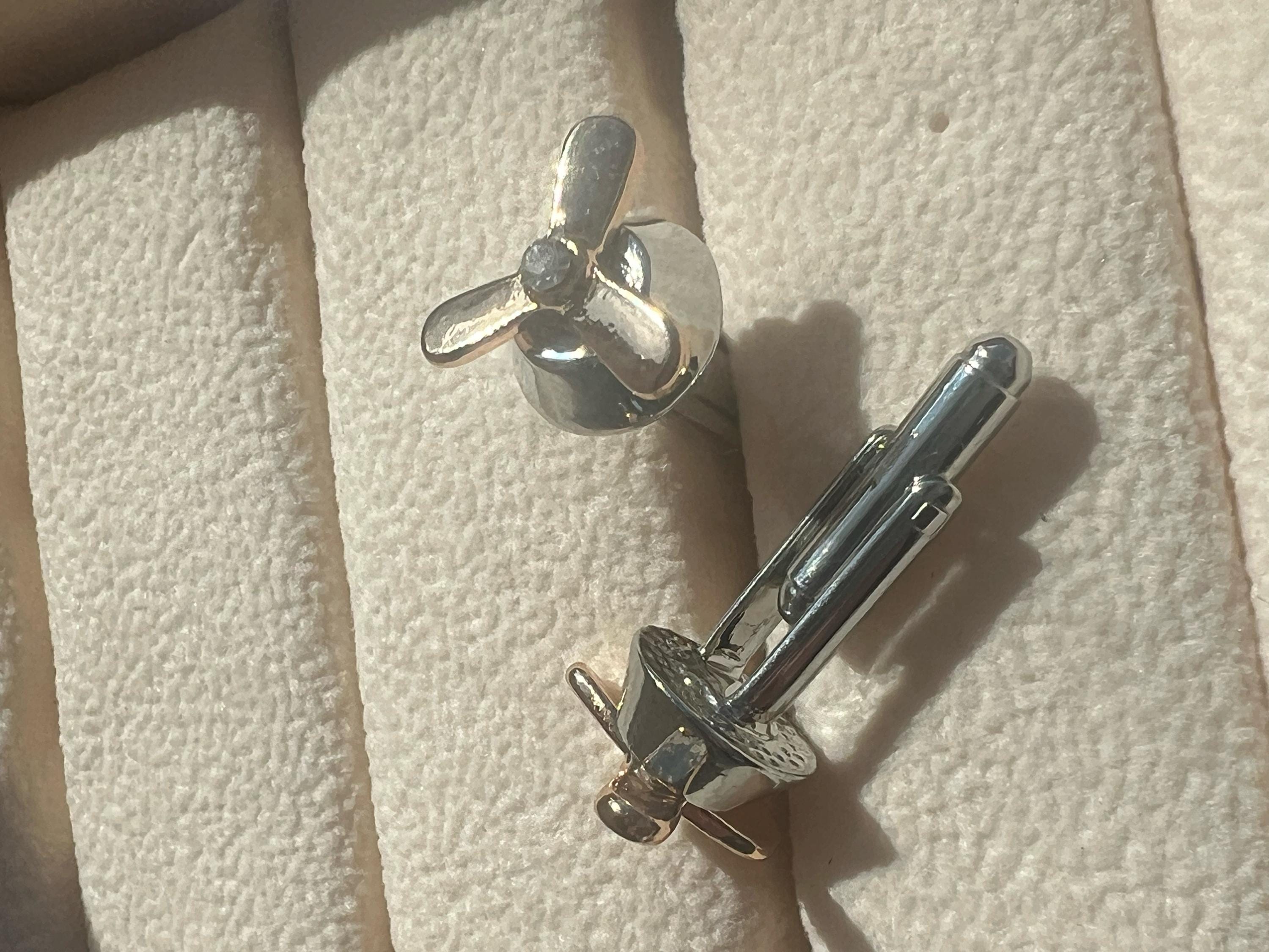 Plane Propeller Cufflinks Aviation-Themed Accessories Unique Pilot Gift Handmade Airplane Jewelry Stylish Cufflinks for Aviation Enthusiasts