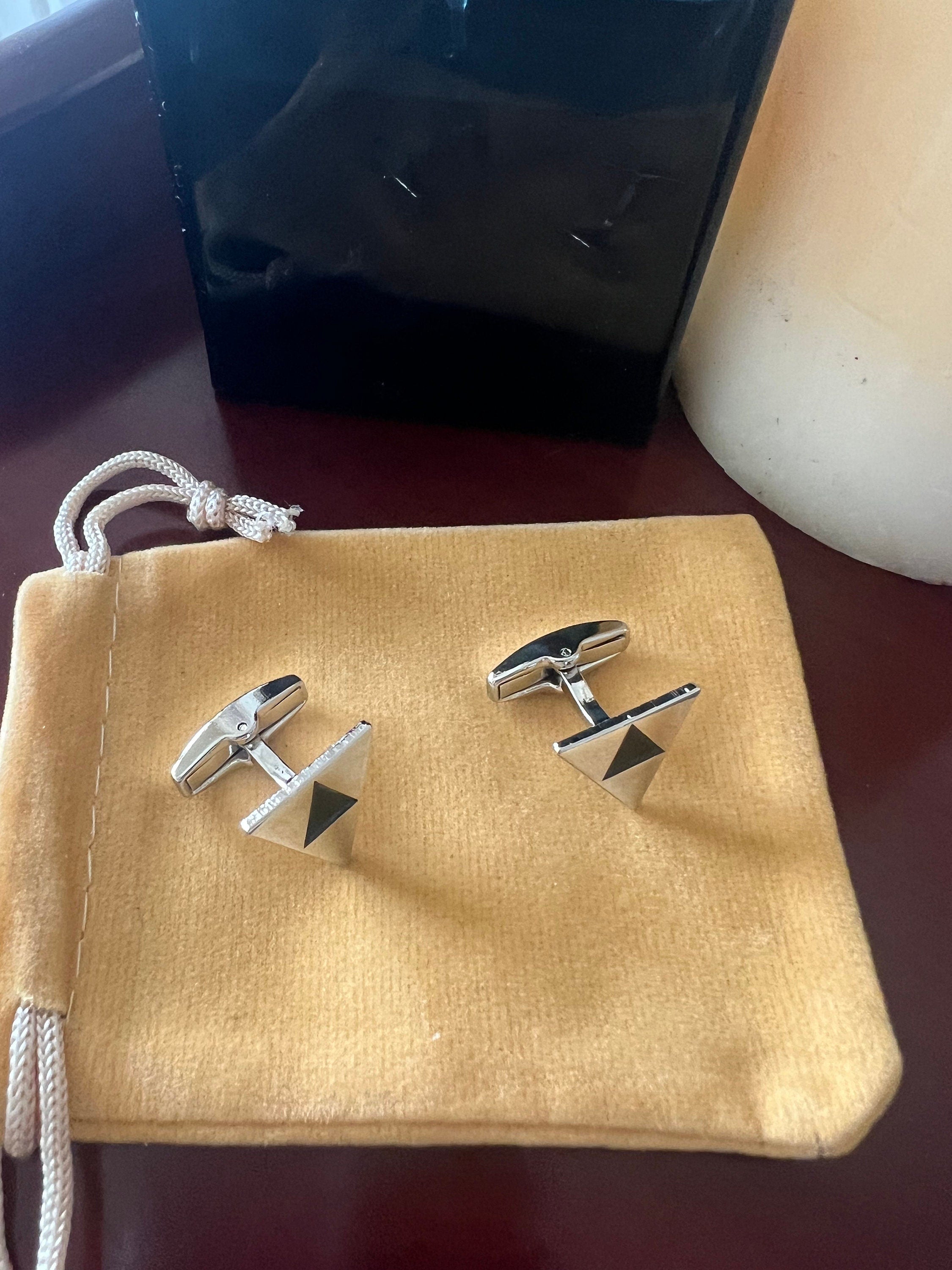 Legend of Zelda Triforce Cufflinks Silver Plated Stylish Accessory for Fans Ideal Gift Gamers and Collectors Perfect for Special Occasions