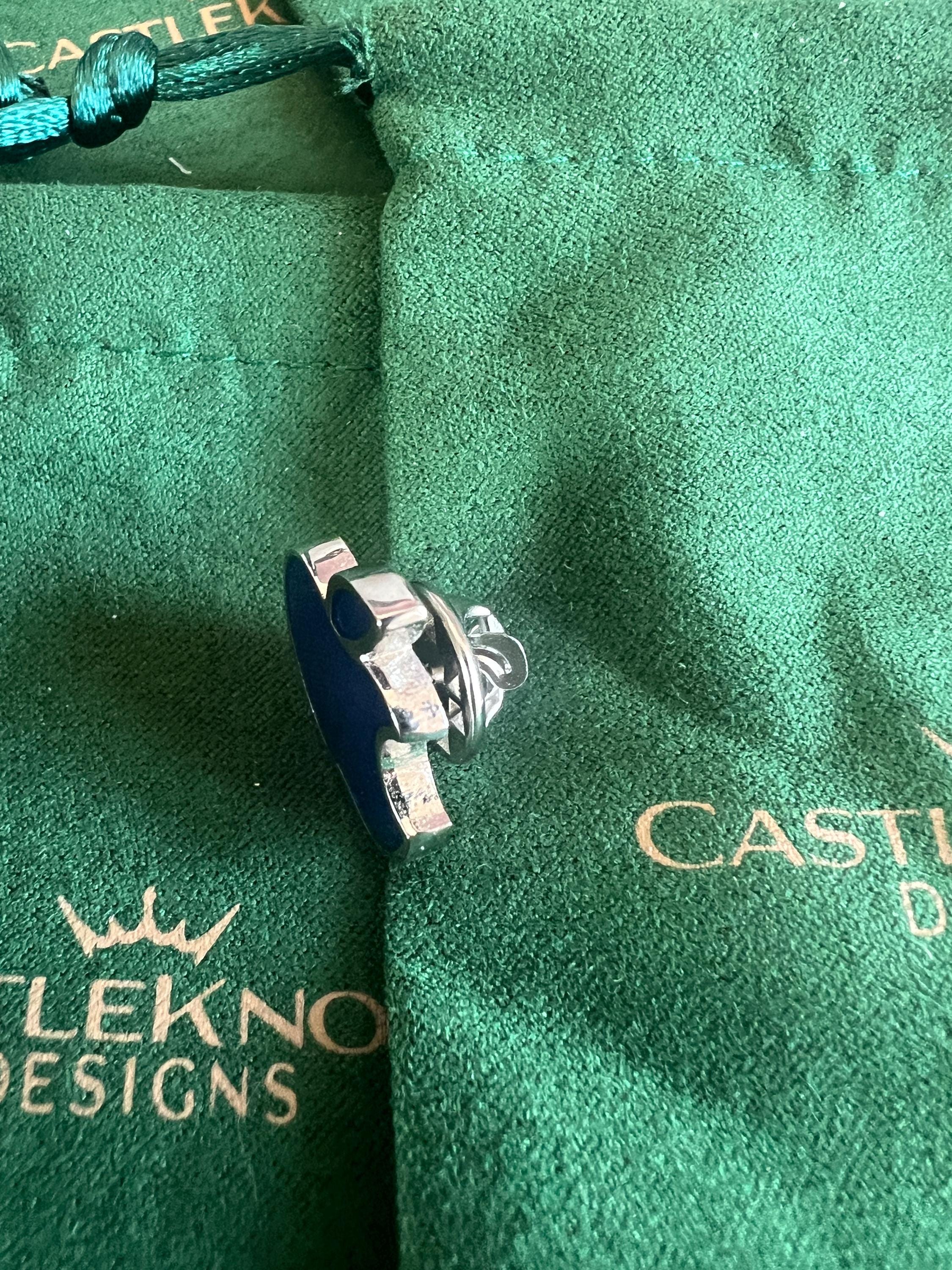 Apple Blue Suit Pin Elegant Men's Accessory Fruit-Inspired Lapel Pin Stylish Gift for Him Modern Blue Apple Design Unique Suit Decoration