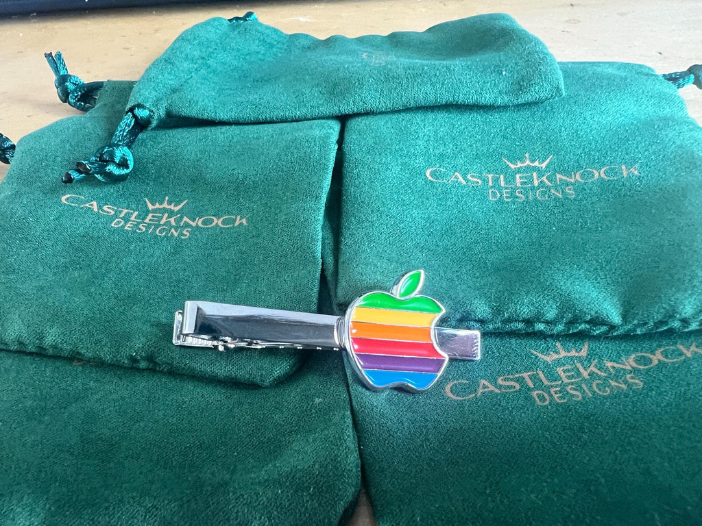 Vintage Apple Macintosh Cuffs Tieclip Pin Set Tech Classic Computer-Themed Jewelry Unique Gift for Apple Fans Geeky Men's Cufflinks