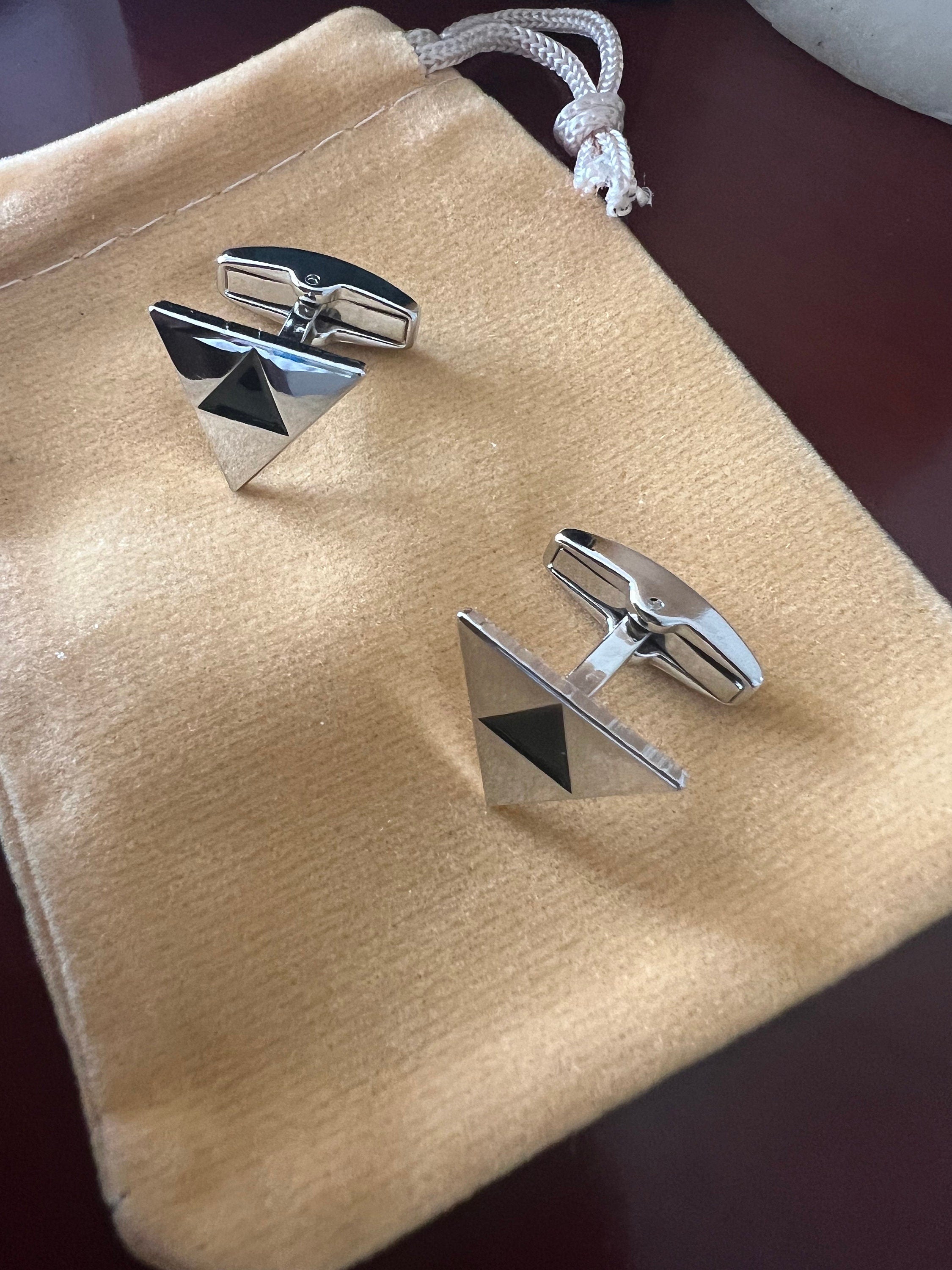 Legend of Zelda Triforce Cufflinks Silver Plated Stylish Accessory for Fans Ideal Gift Gamers and Collectors Perfect for Special Occasions