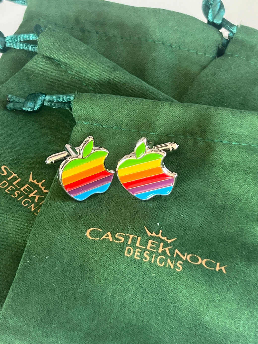 Vintage Apple Macintosh Cufflinks Retro Tech Accessory Classic Computer-Themed Jewelry Unique Gift for Apple Fans Geeky Men's Cufflinks