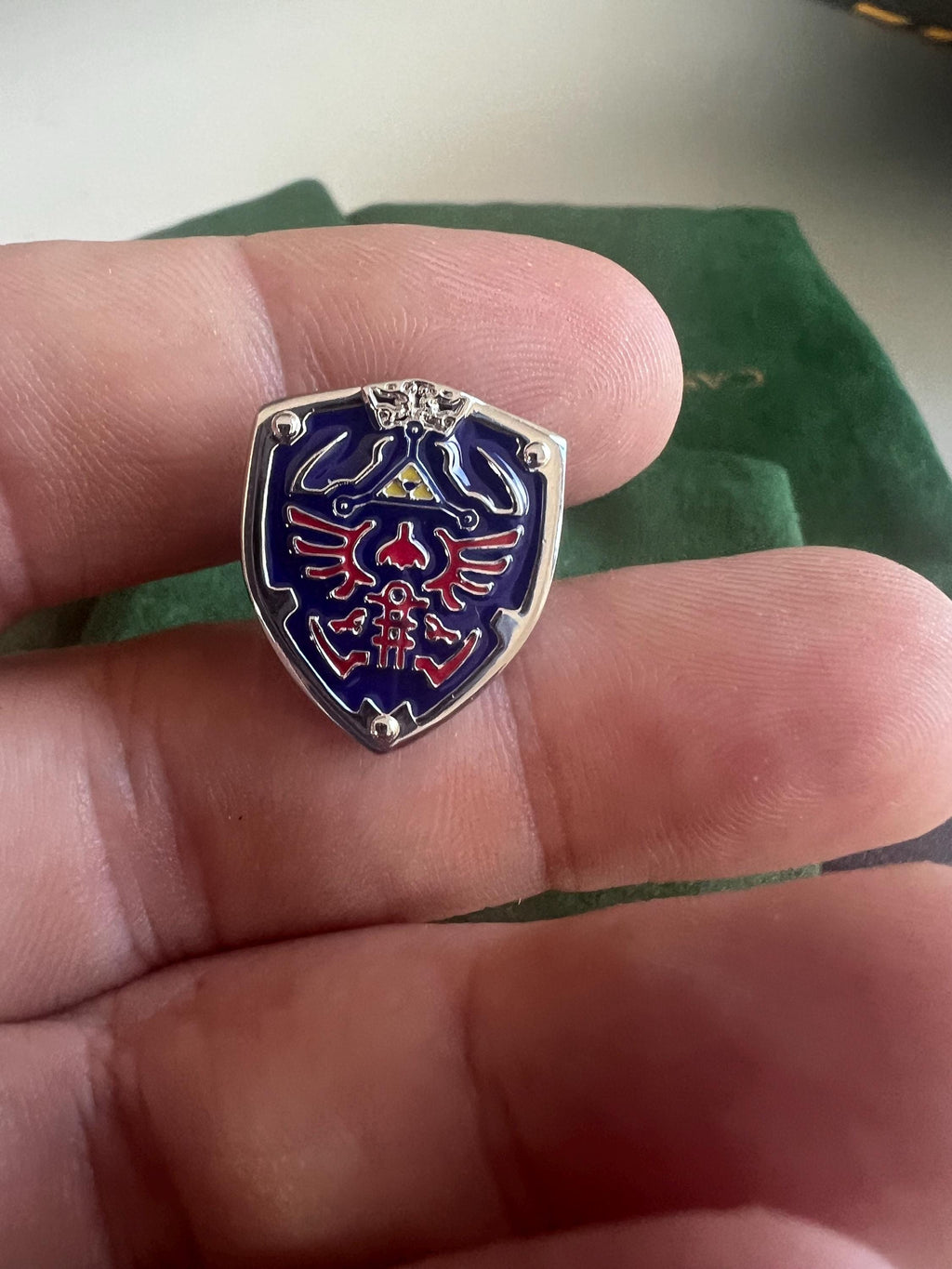Zelda Hylian Shield Suit Pin Lapel Pin Gaming Accessory Zelda-Inspired Jewelry Unique Gift for Gamers Stylish Hylian Shield Design