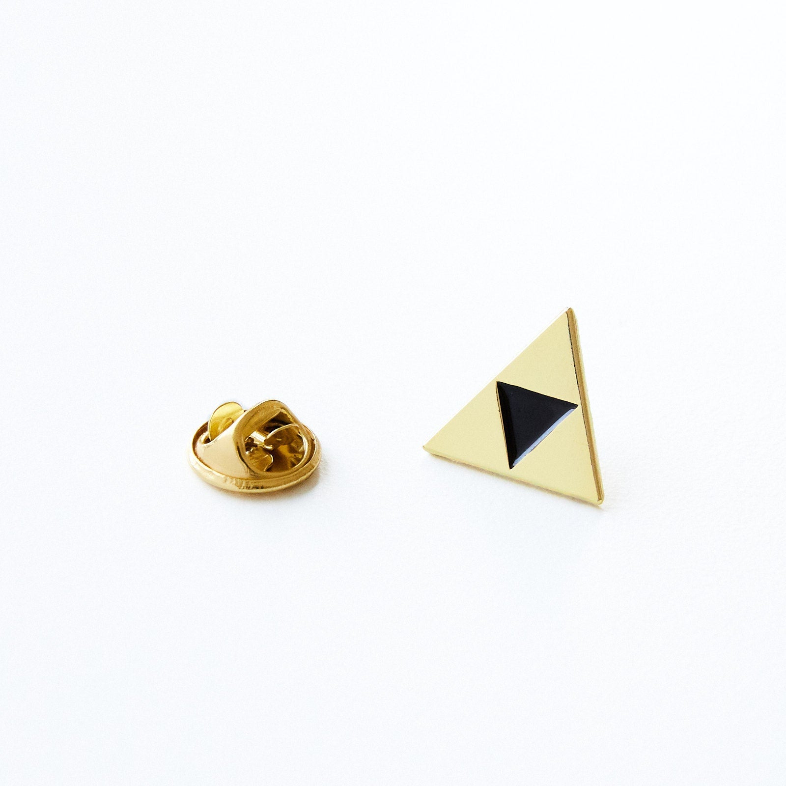 Legend of Zelda Triforce Suit Pin Lapel Elegant Unique Accessory for Fans Ideal Gift for Gamers and Collectors Perfect for Special Occasions