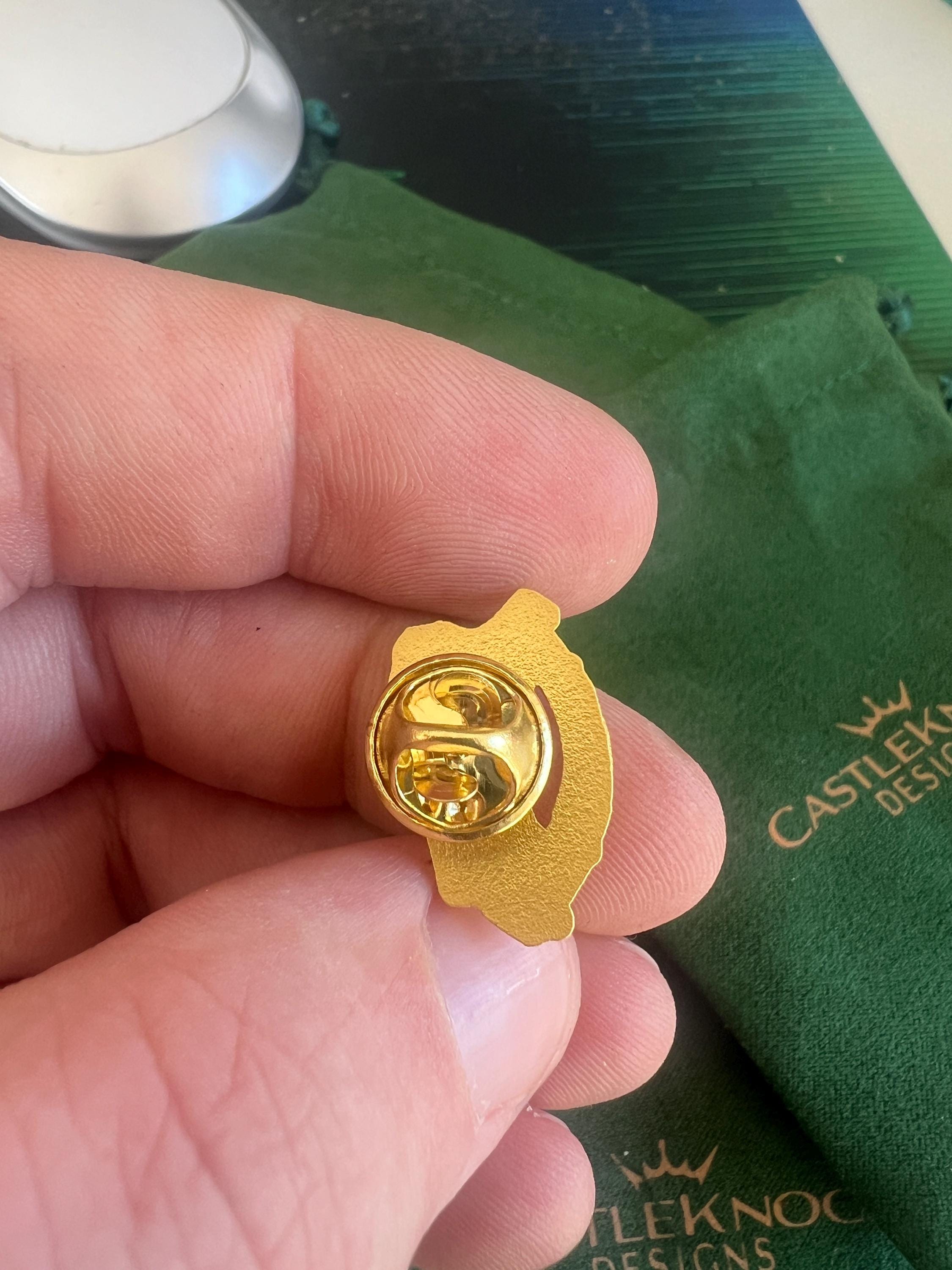 Irish Harp Suit Pin Gold Handcrafted Celtic Accessory Unique Gift for Him Elegant Brooch Perfect for Special Occasions Formal Irish Pride