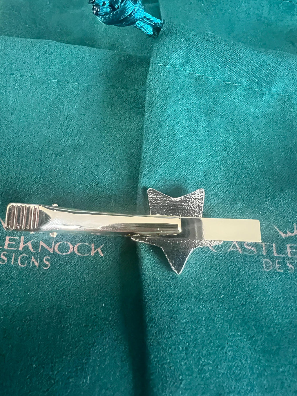 Super Star Tie Clip Retro Gaming Accessories Handcrafted Unique Gift for Gamers Geeky Wedding Jewelry Perfect for Mario Fans and Collectors