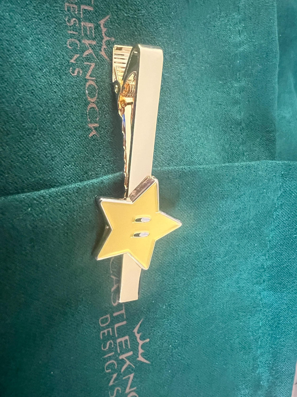 Super Star Tie Clip Retro Gaming Accessories Handcrafted Unique Gift for Gamers Geeky Wedding Jewelry Perfect for Mario Fans and Collectors