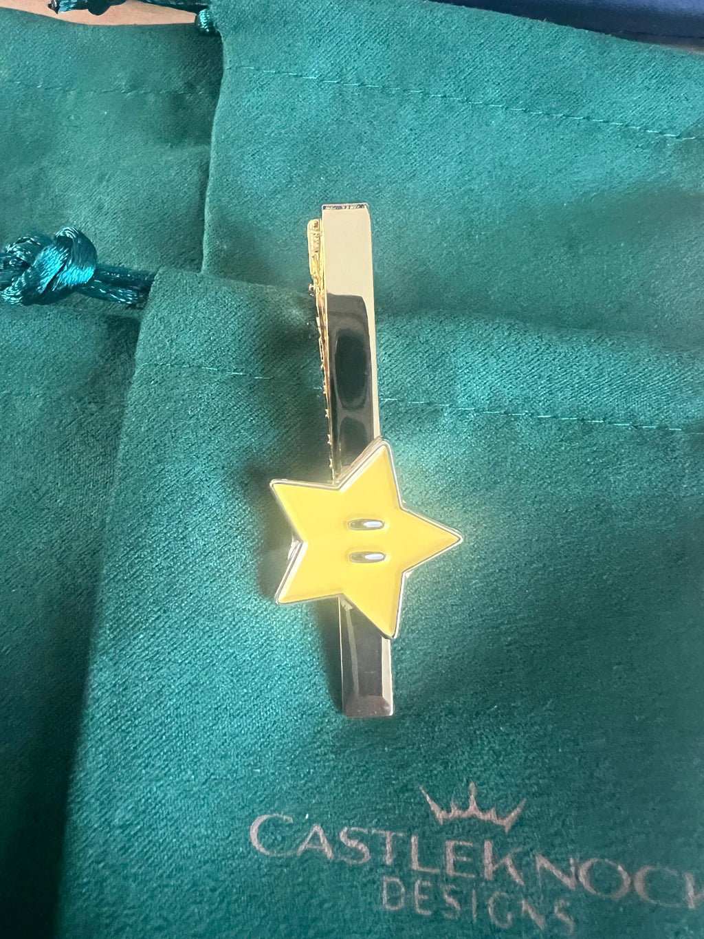 Super Star Tie Clip Retro Gaming Accessories Handcrafted Unique Gift for Gamers Geeky Wedding Jewelry Perfect for Mario Fans and Collectors