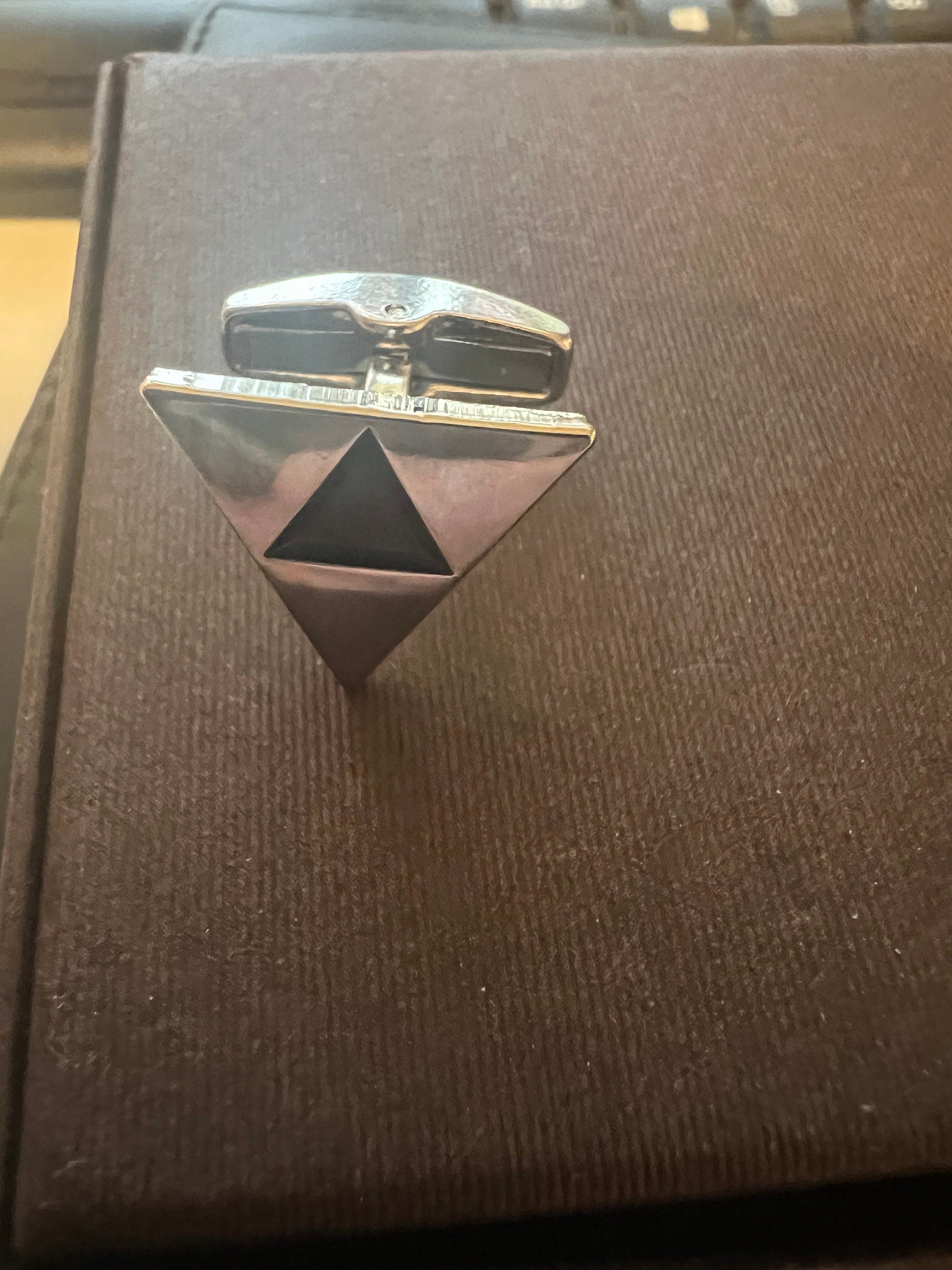 Legend of Zelda Triforce Cufflinks Silver Plated Stylish Accessory for Fans Ideal Gift Gamers and Collectors Perfect for Special Occasions